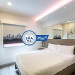 Red Planet Bangkok Surawong