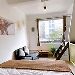 Lively And Cozy Canal House ,Entire House