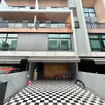 Free Pick Up / Stunning Luxury Family Home 3B3B