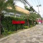 Friends House Resort