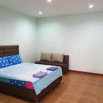 Friends House Resort