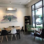 Folk Poshtel Asok