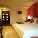Rose Hotel