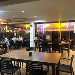 Glad Bangkok Hostel Bar And Restaurant