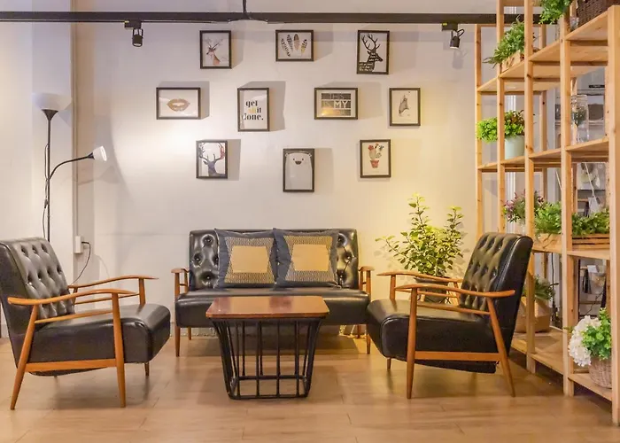 Folk Poshtel Silom