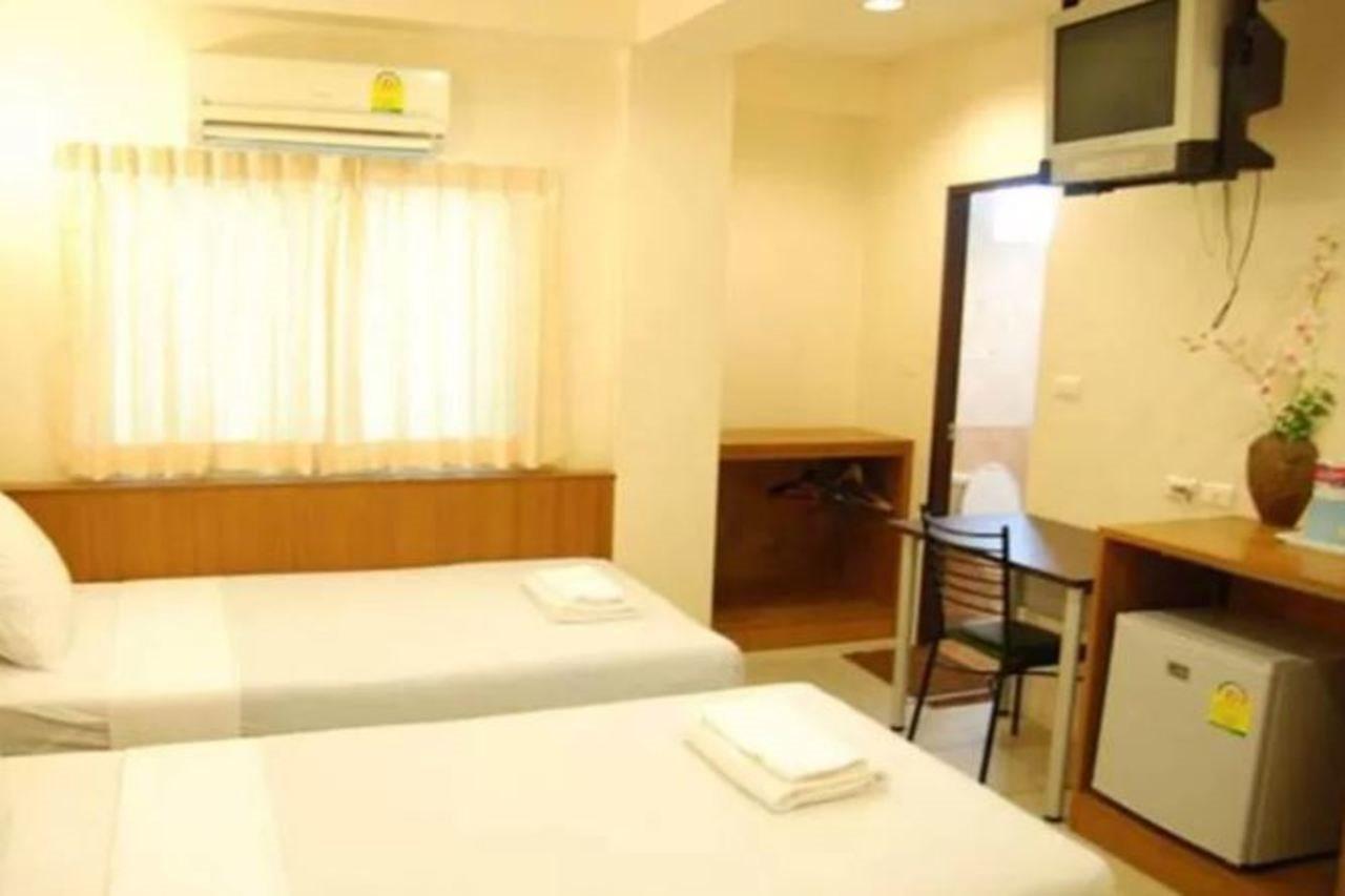 Rambuttri House 2*