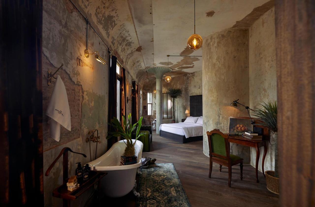 The Mustang Blu Hotel