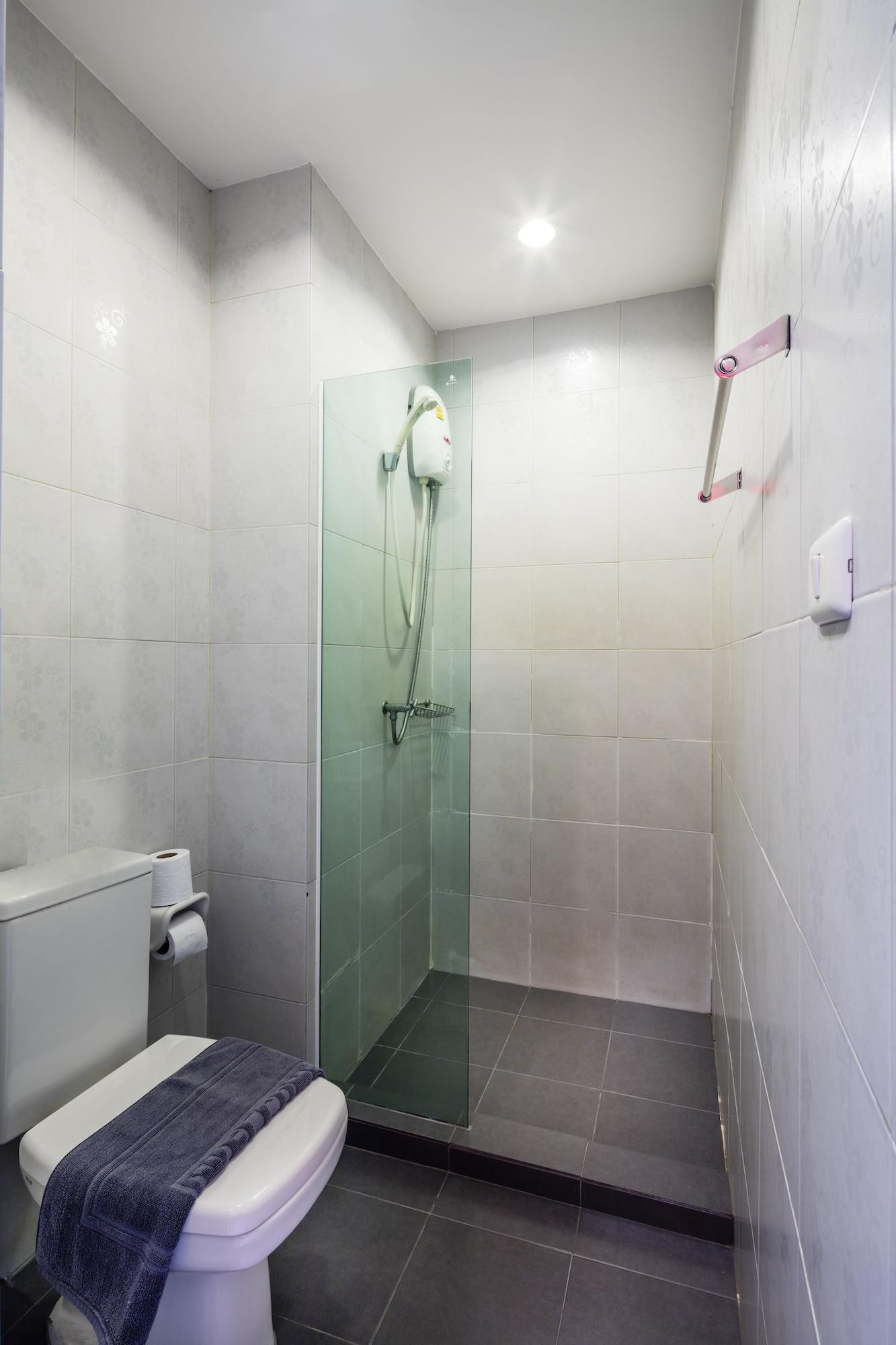 Hostel At Hua Lamphong *