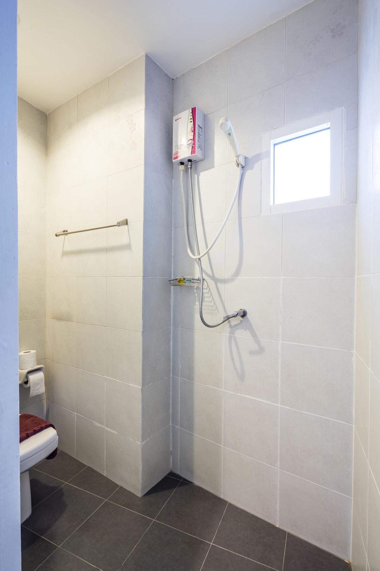 Hostel At Hua Lamphong *