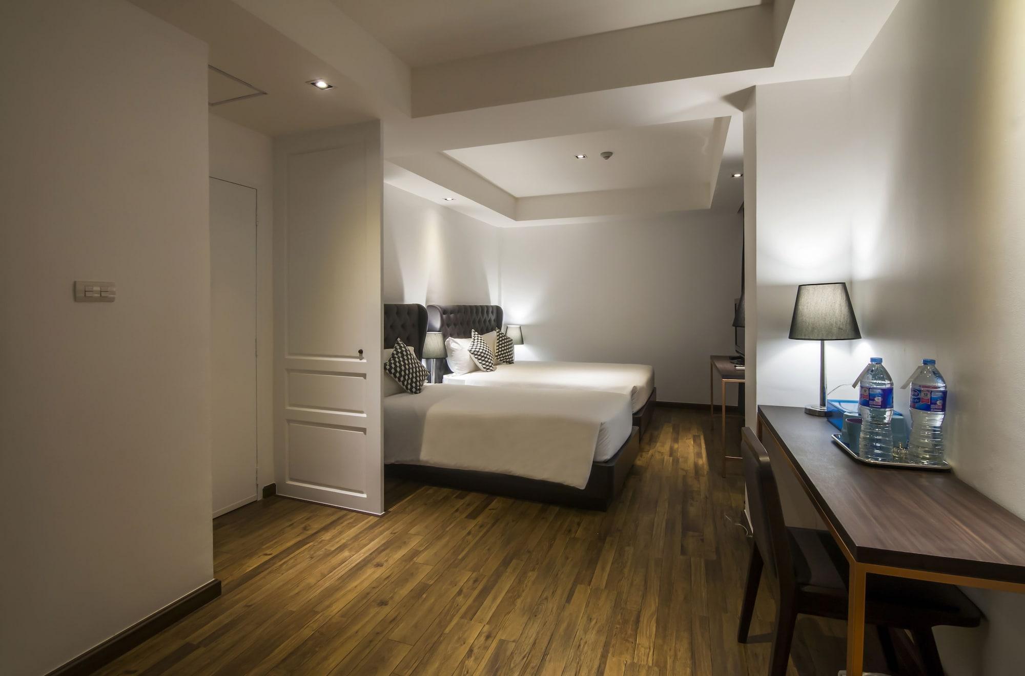 Hotel First House