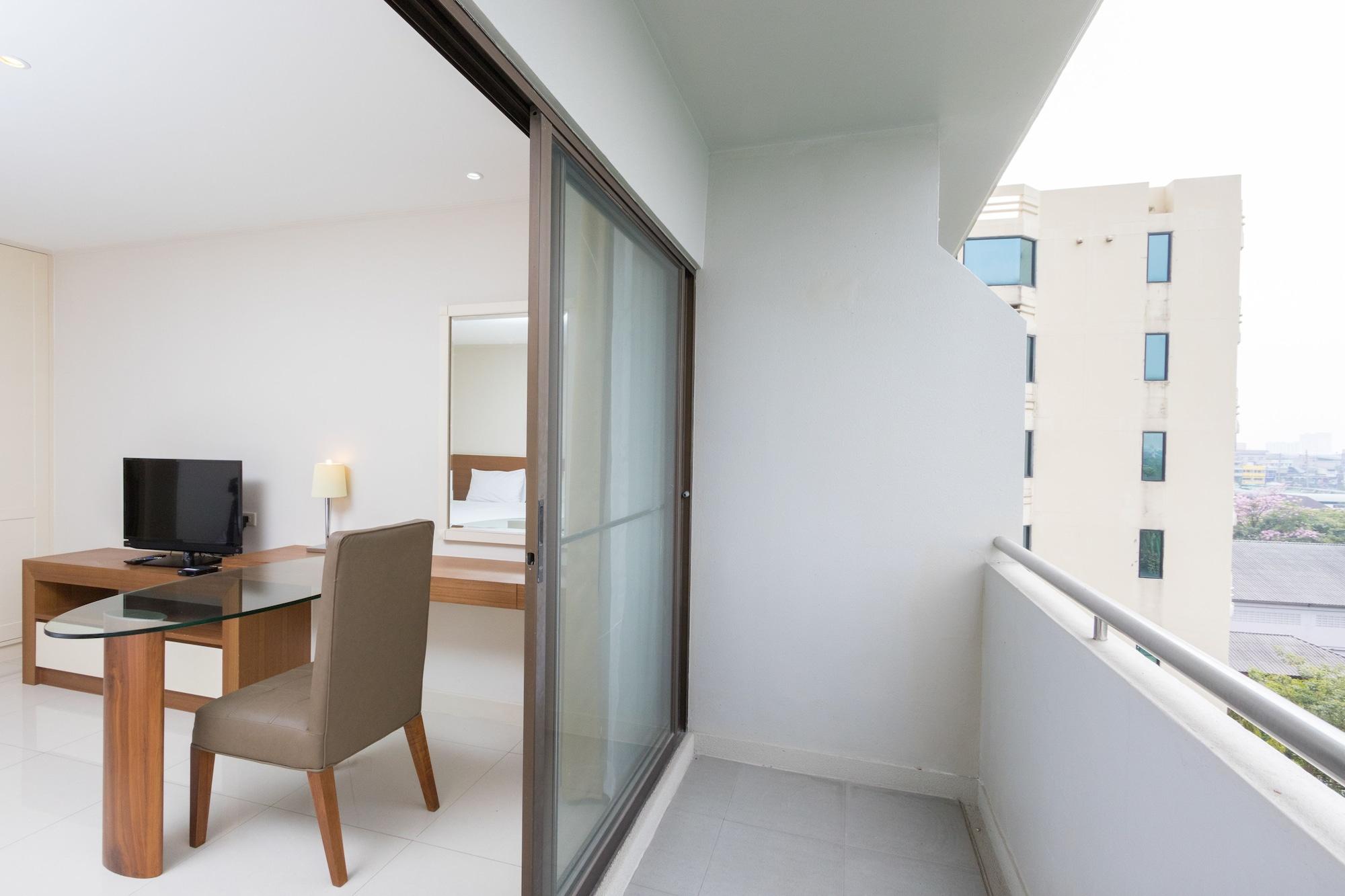 Thomson Huamark Hotel 4*