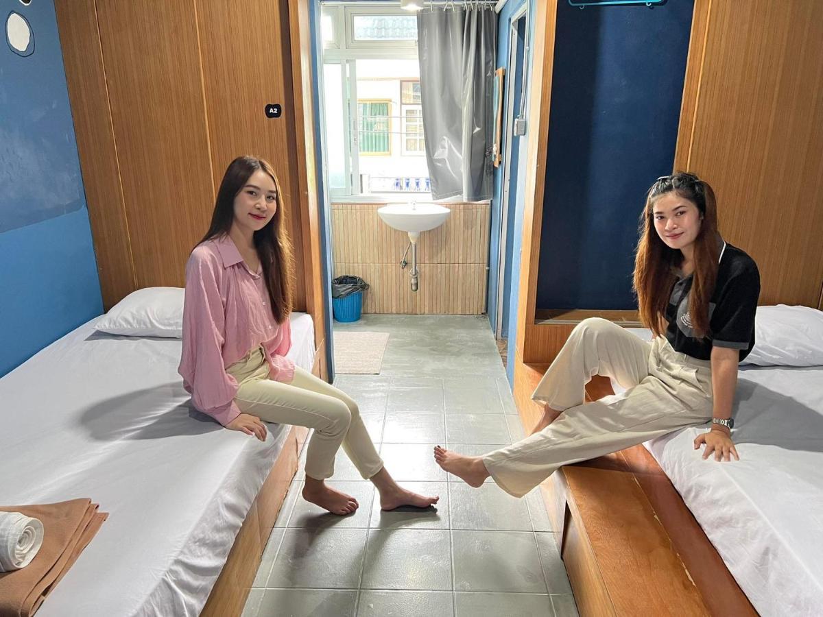 Hoot & Ratchada Capsule hotel