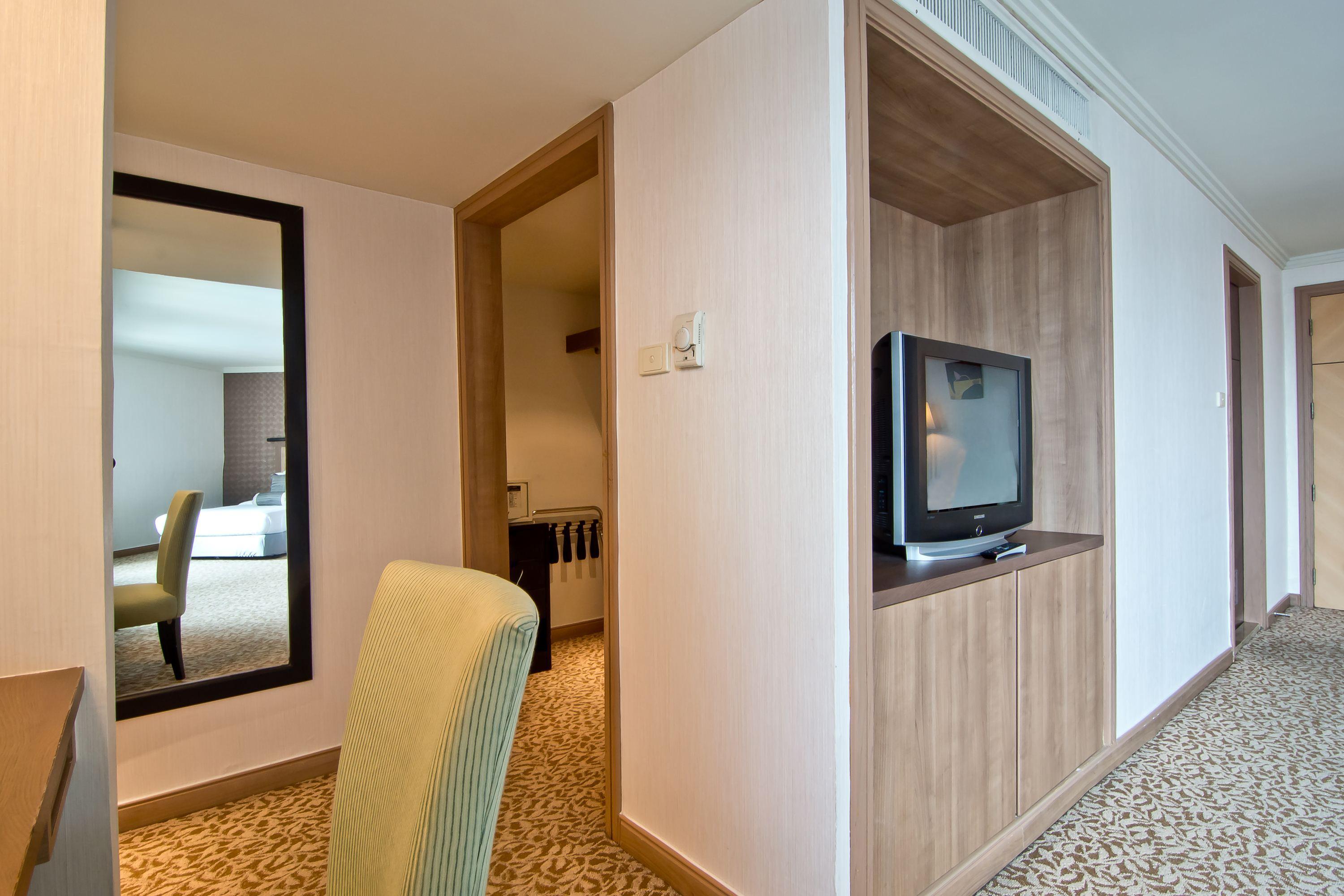 Baiyoke Sky 4*