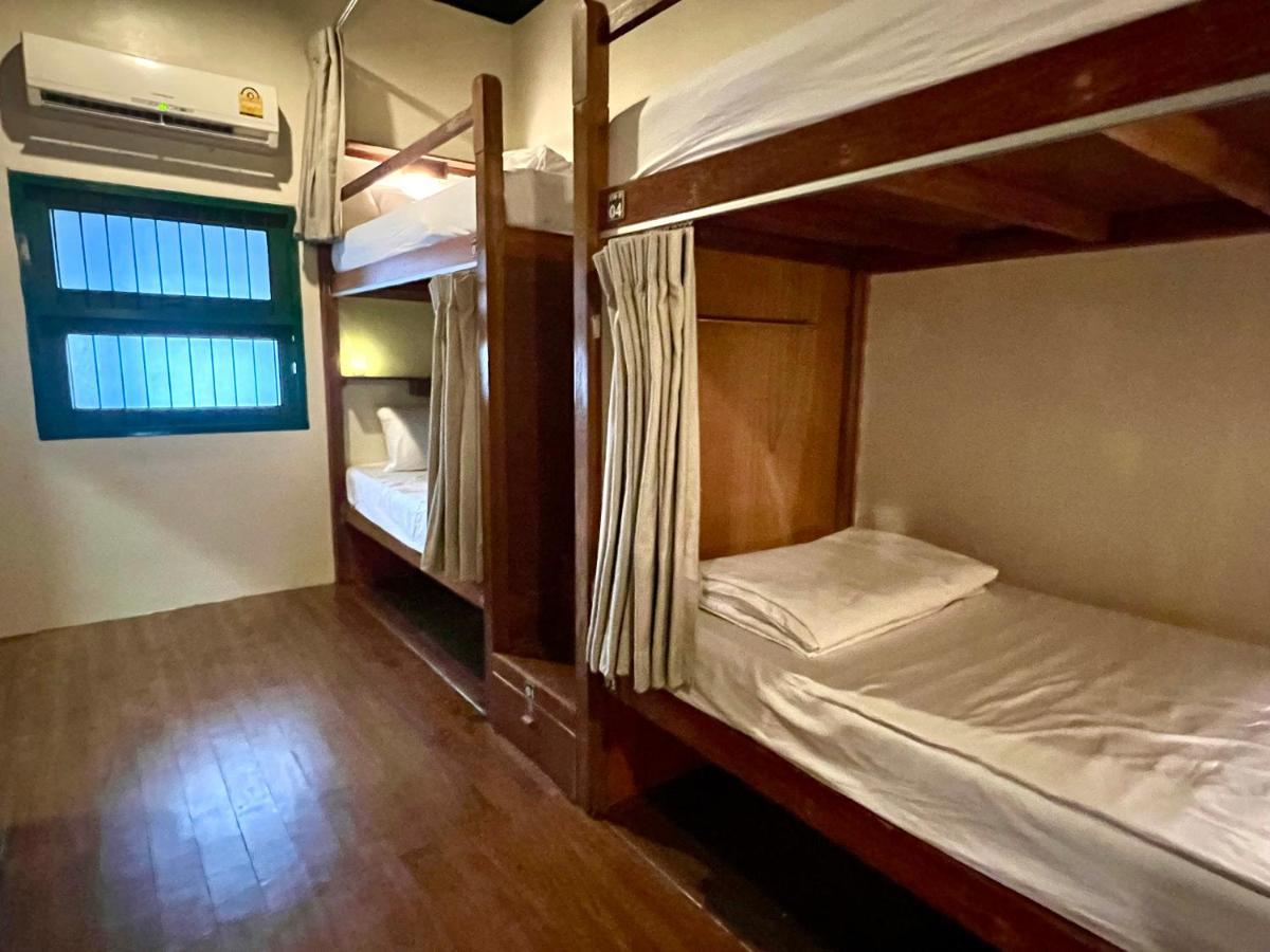 Suneta Khaosan Hostel *