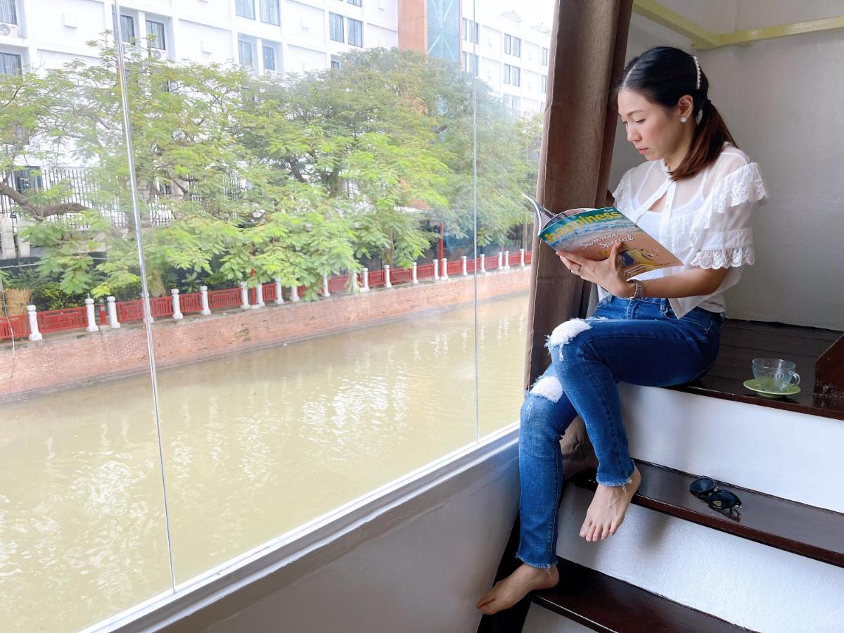 Lively And Cozy Canal House ,entire House * Bangkok