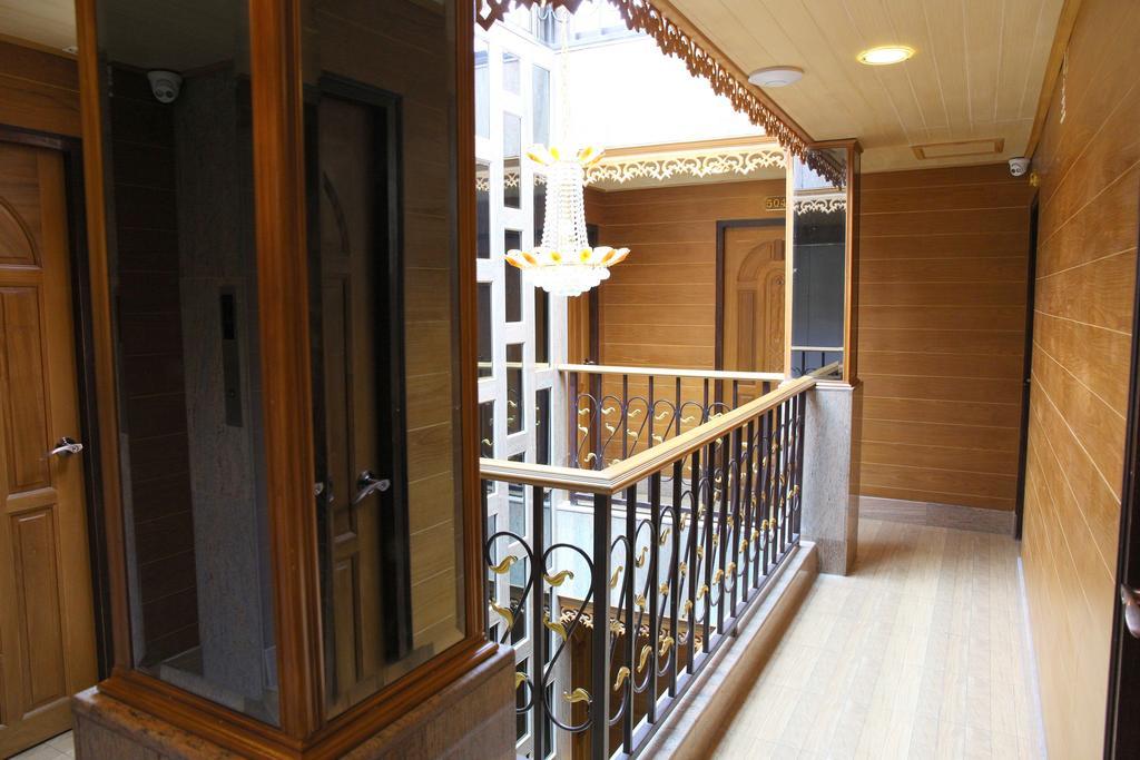 Inn Tanee Place