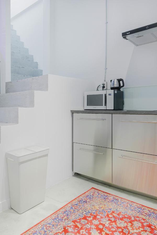 Apartment Modern Minimalism - Mandarin Palm Penthouse *