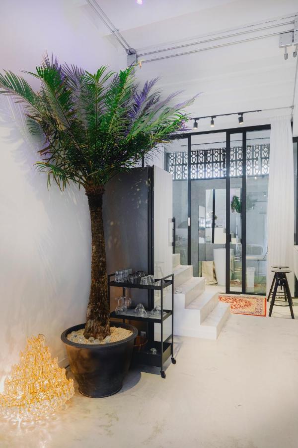 Modern Minimalism - Mandarin Palm Penthouse Apartment *