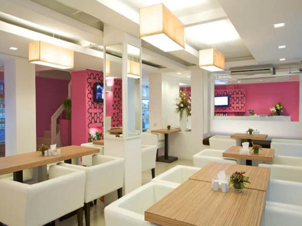 Budacco The Living Place Hotel 3*