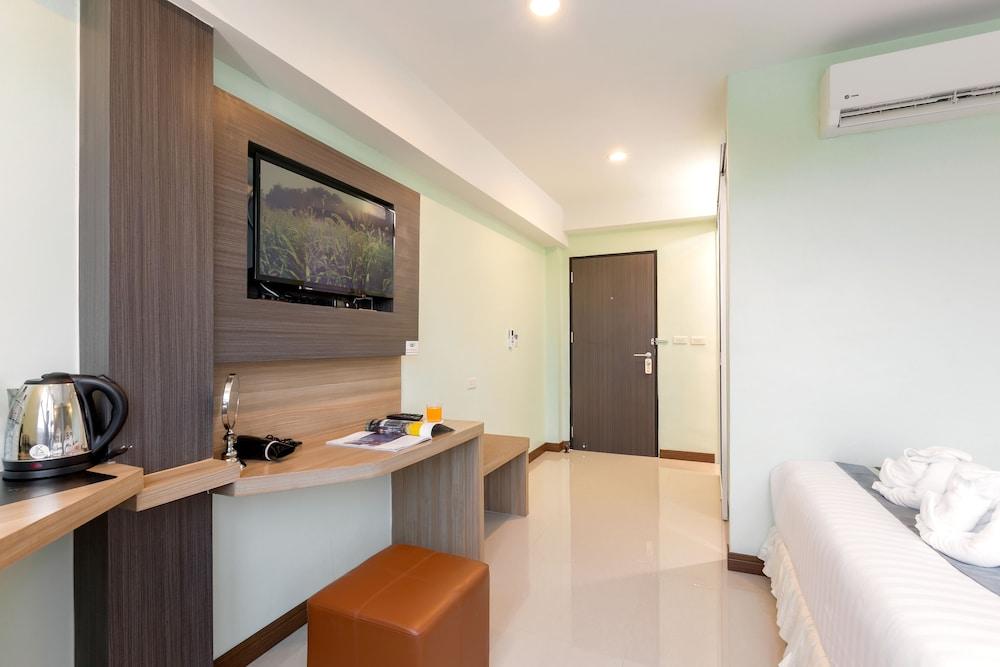 Roomquest Suvarnabhumi Airport Romklao Soi 6 Hotel