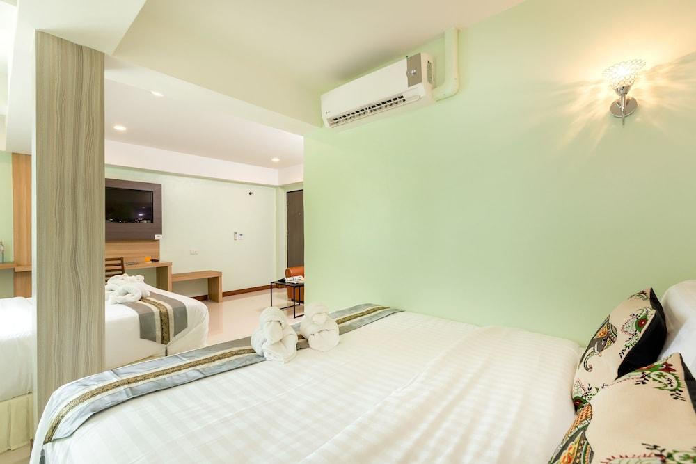 Roomquest Suvarnabhumi Airport Romklao Soi 6 3*