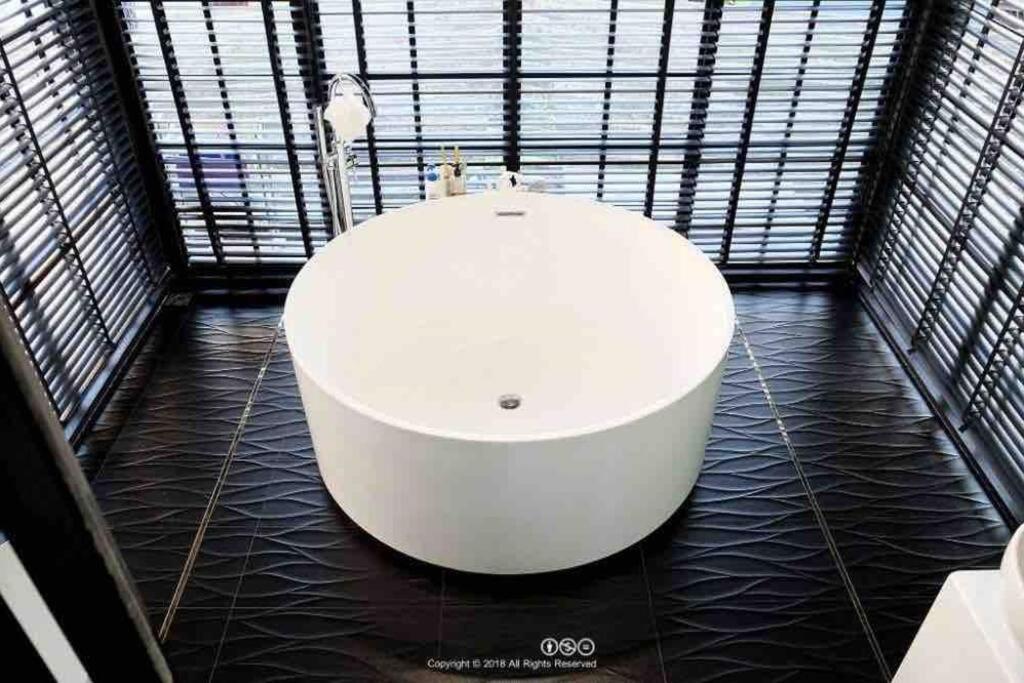 Charoen Nakhorn Townhome: Self-check-in Near Bts, Iconsiam & Asiatique *