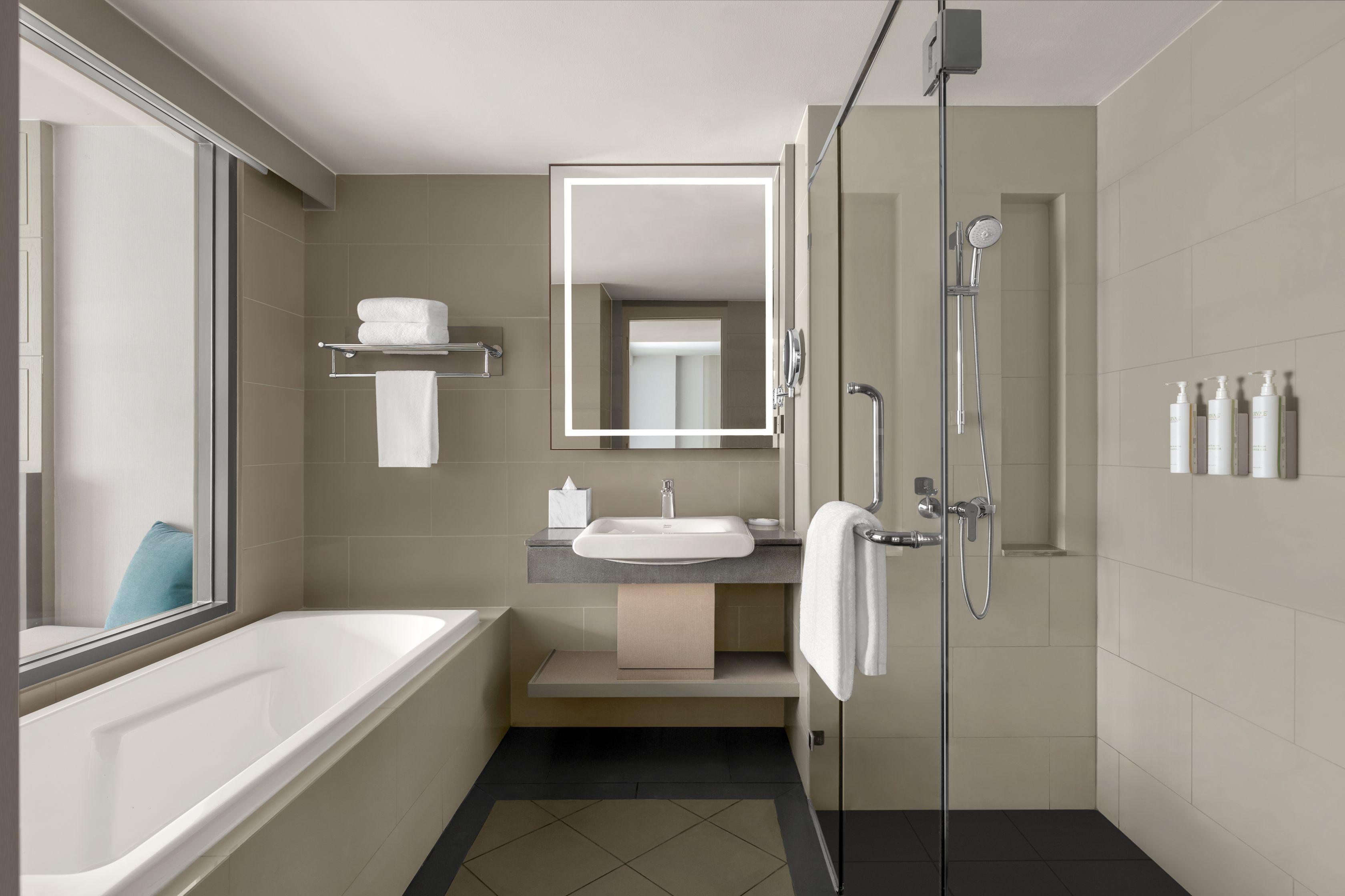 Courtyard By Marriott Sukhumvit 20 Hotel 5*