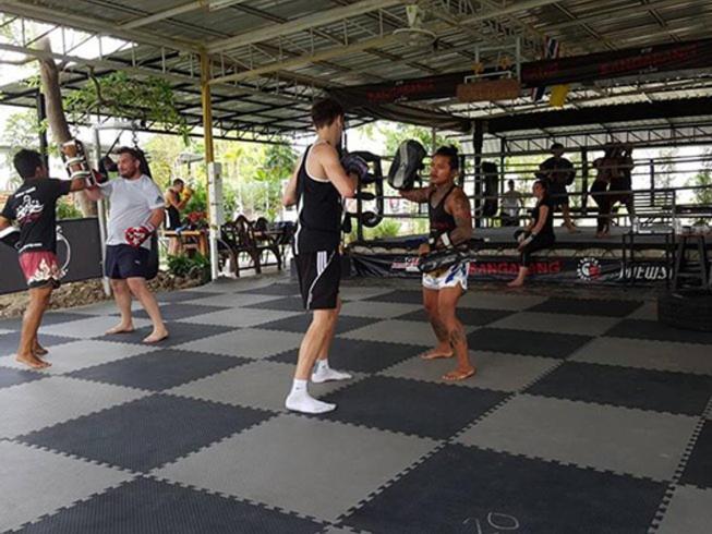 Gasthof Tanwa - Mrt Ratchadapisek Bangkok