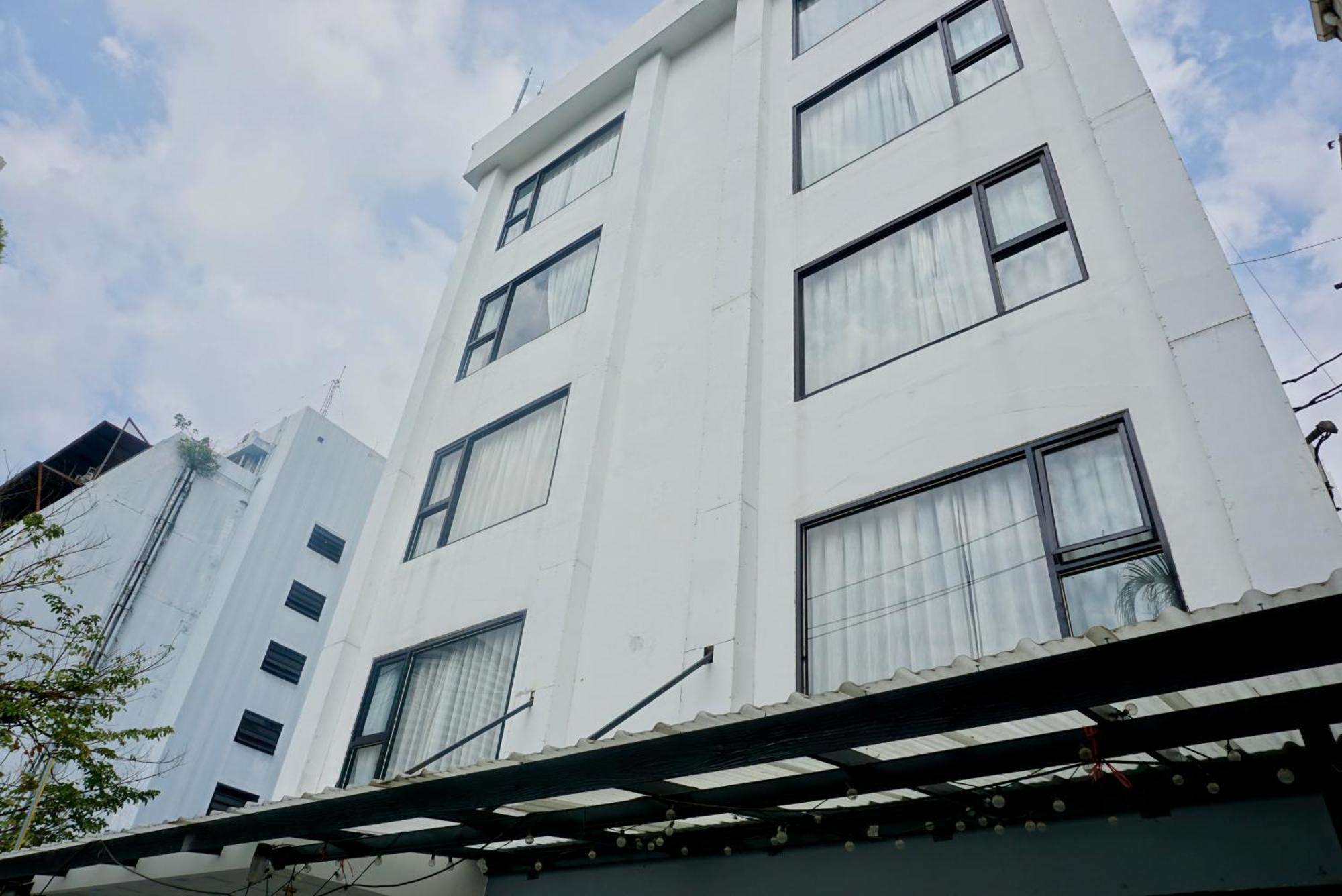 Silom Soi 3 Hash Hip And Funky With Rooftop View *
