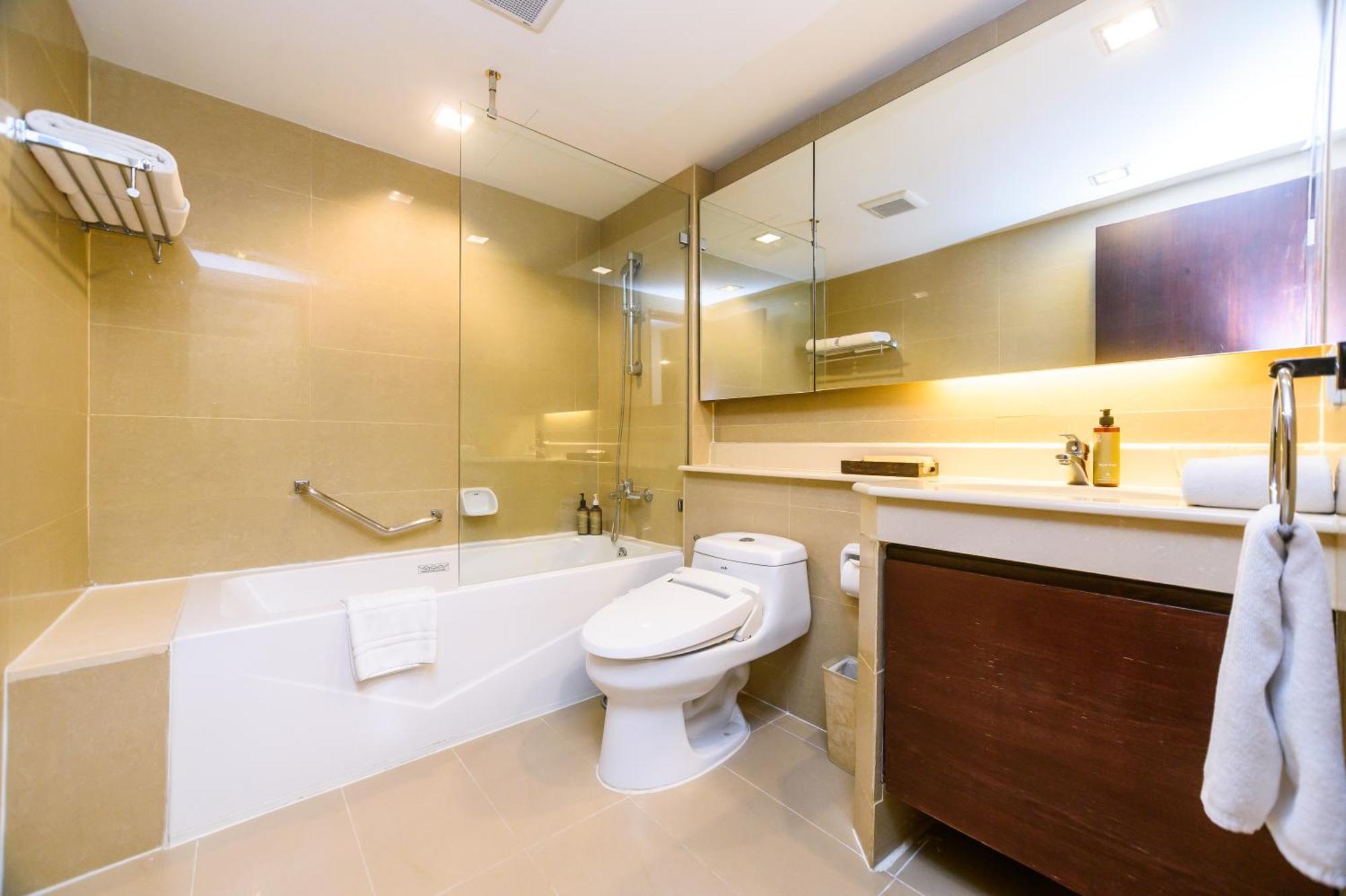 Lohas Residences Sukhumvit 2 Aparthotel 4*