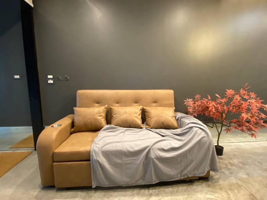 Villa Charoen Nakhorn Townhome: Self-check-in Near Bts, Iconsiam & Asiatique Bangkok