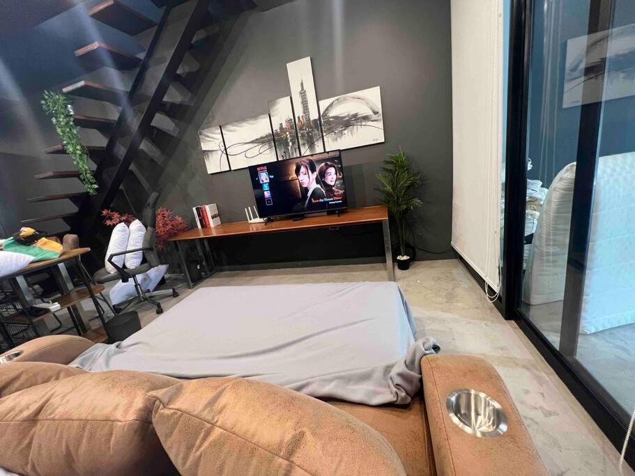 Charoen Nakhorn Townhome: Self-check-in Near Bts, Iconsiam & Asiatique Villa