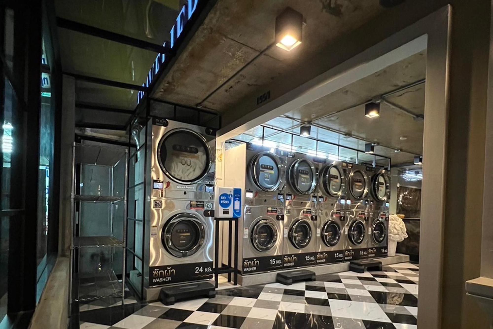 Travelier Hostel *