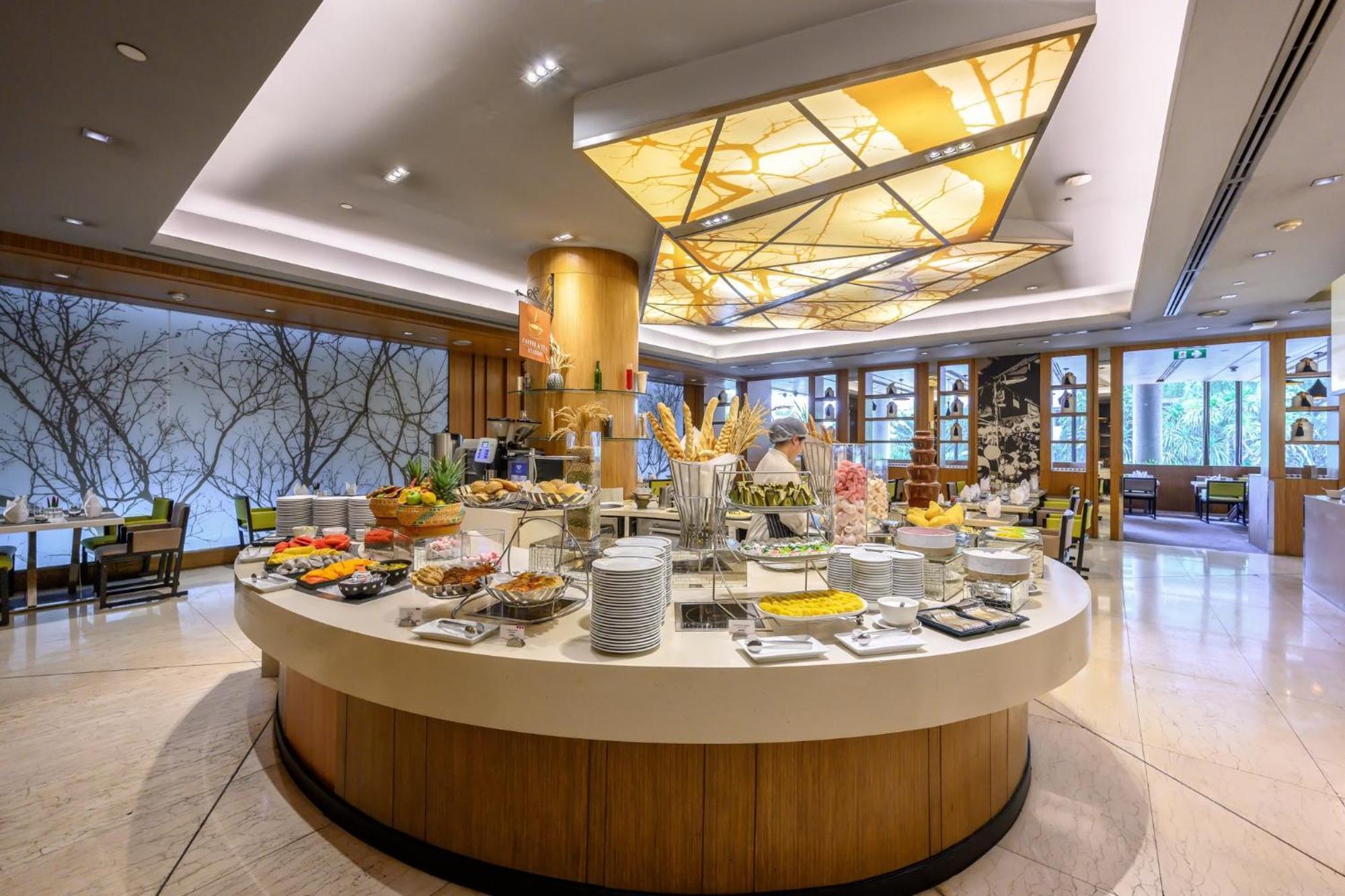 Centara Grand At Plaza Ladprao 5* Bangkok