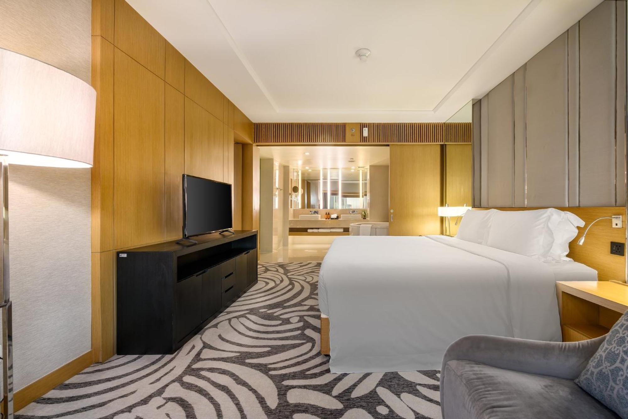 Hotel Centara Grand At Plaza Ladprao 5*