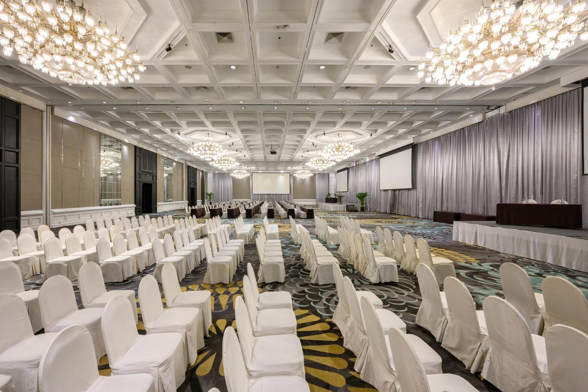 Hotel Centara Grand At Plaza Ladprao 5*