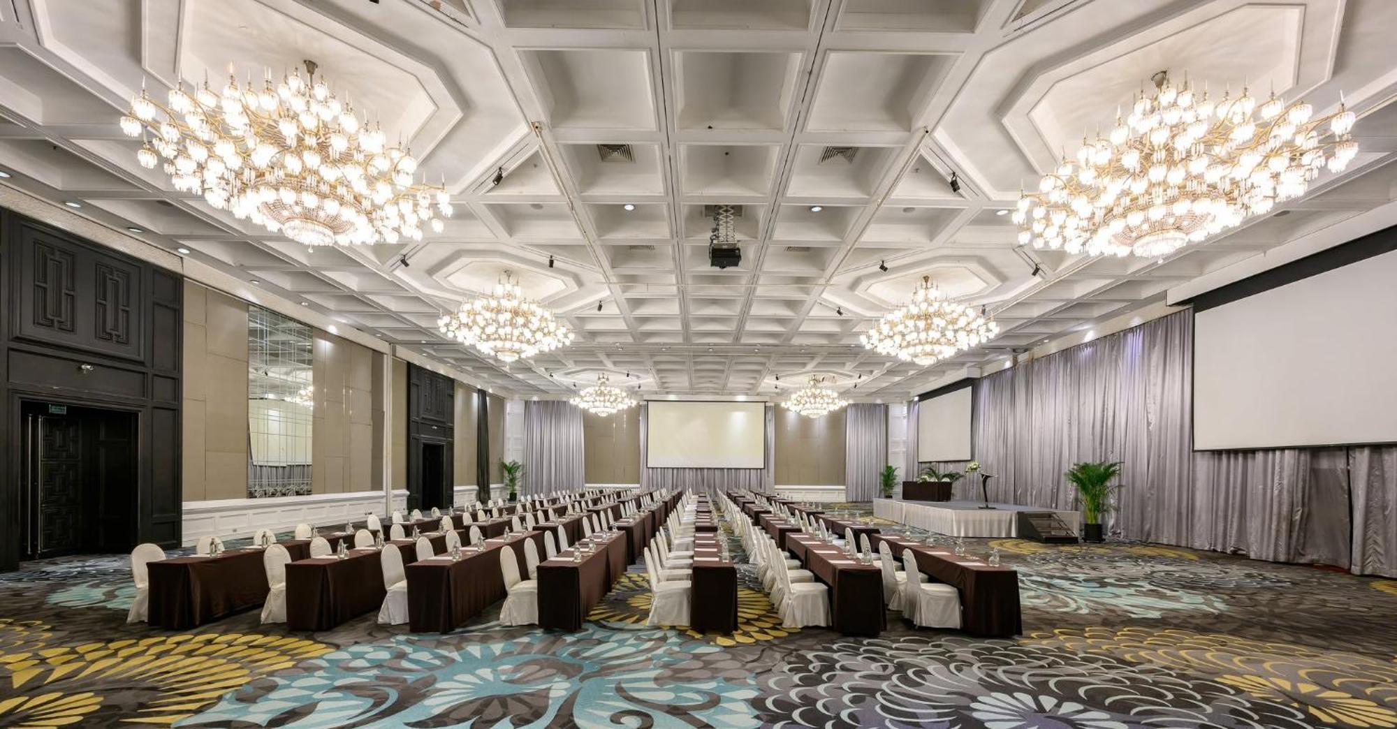 Centara Grand At Plaza Ladprao 5*