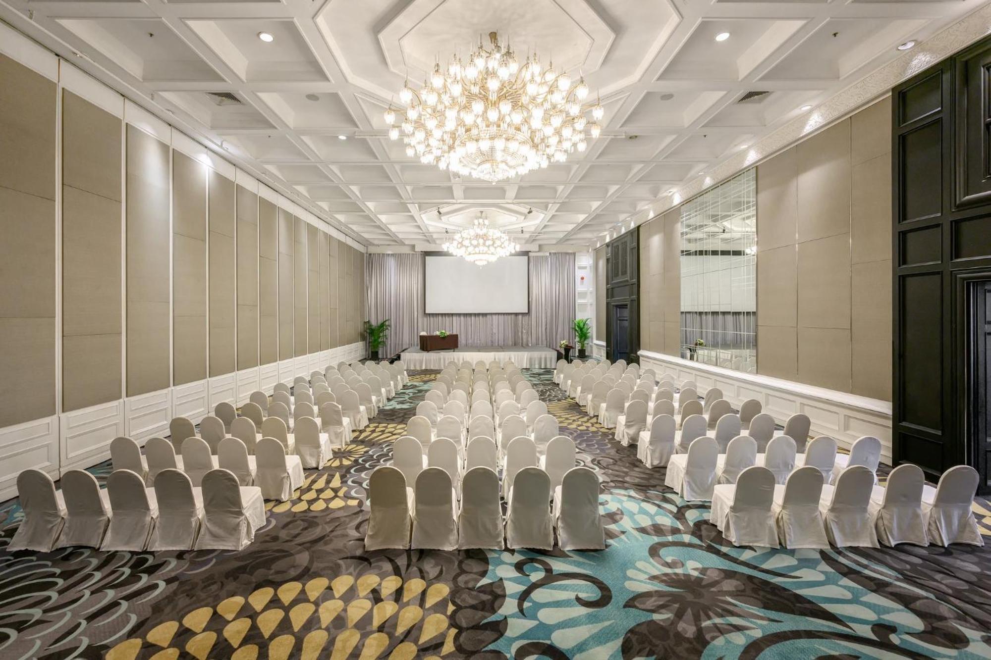 Centara Grand At Plaza Ladprao 5* Bangkok