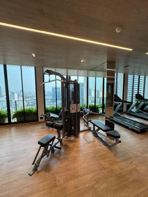 High-end With 5 Mins To Terminal21 Bts Mrt With Kitchen