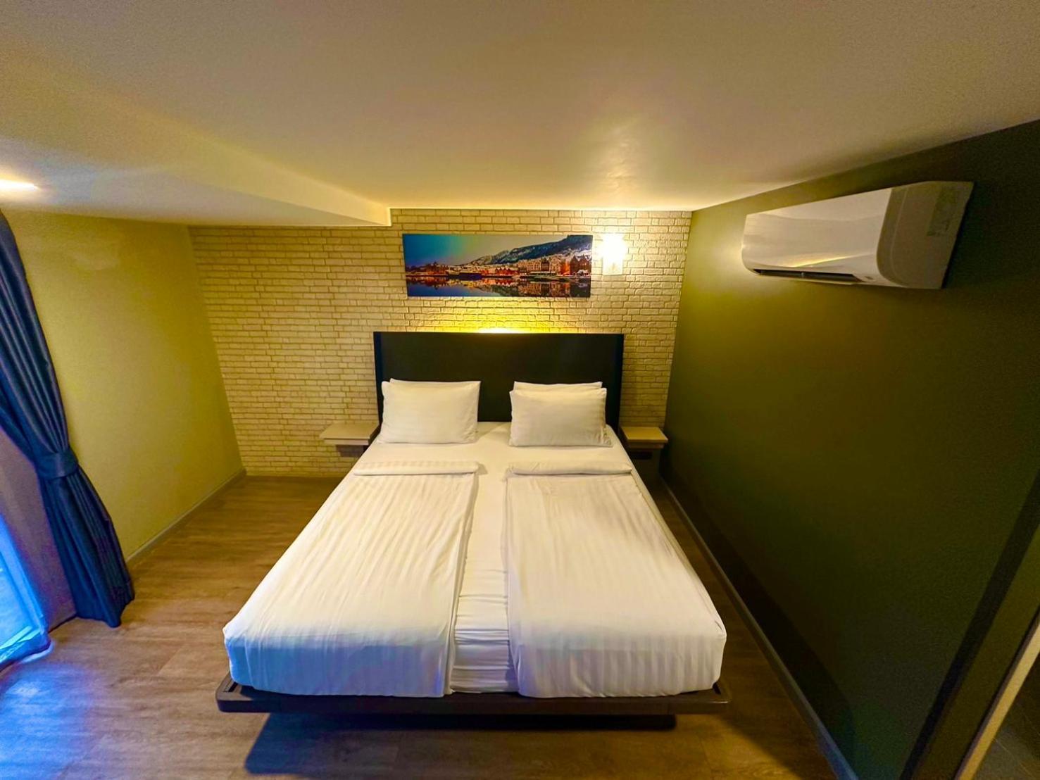 Hotel Bb Glass House *