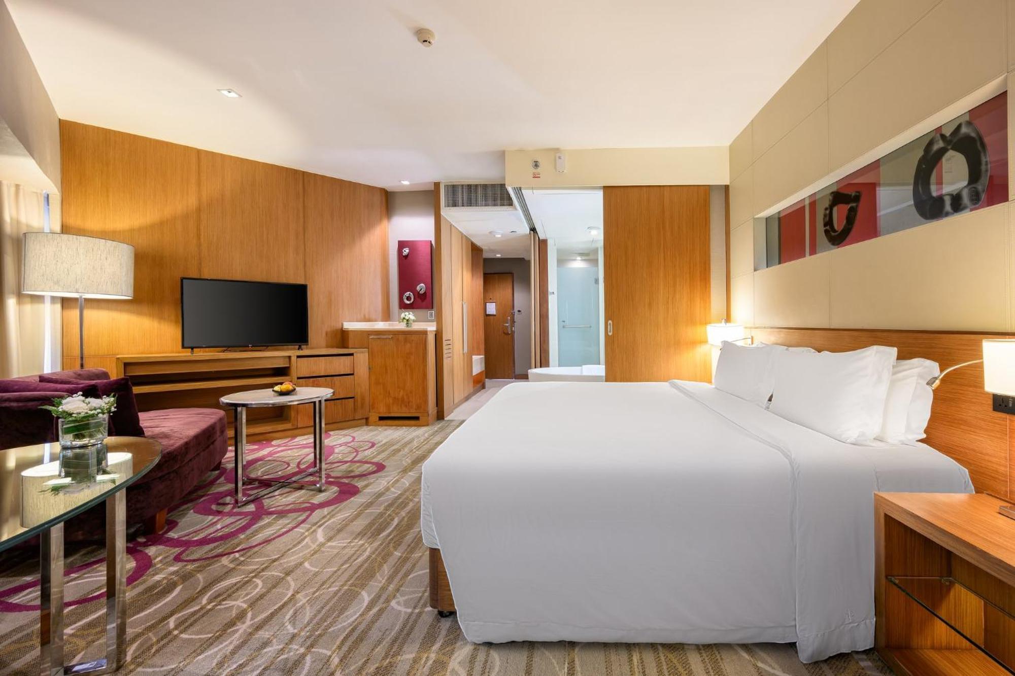 Centara Grand At Plaza Ladprao 5*