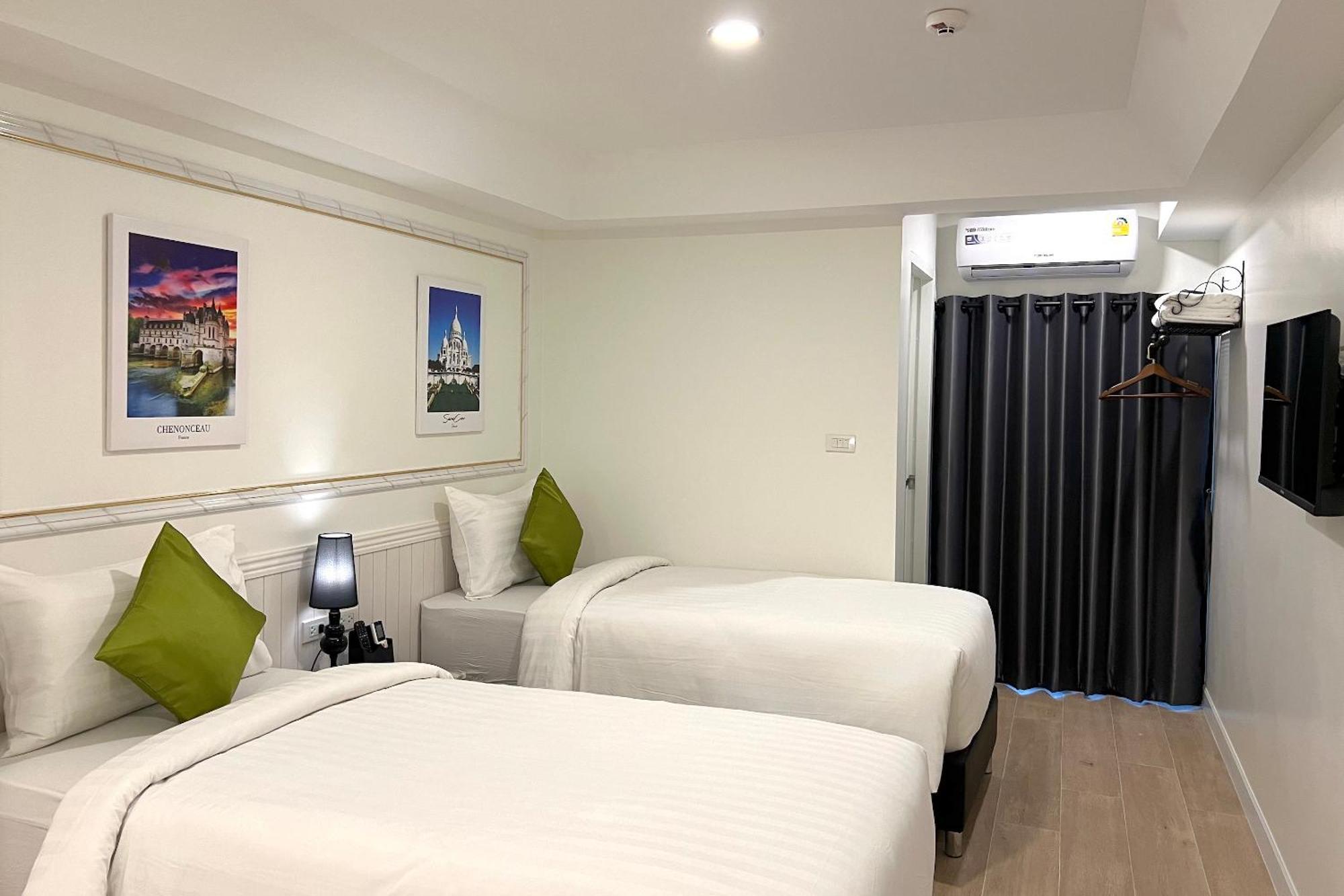 Hostel Travelier *