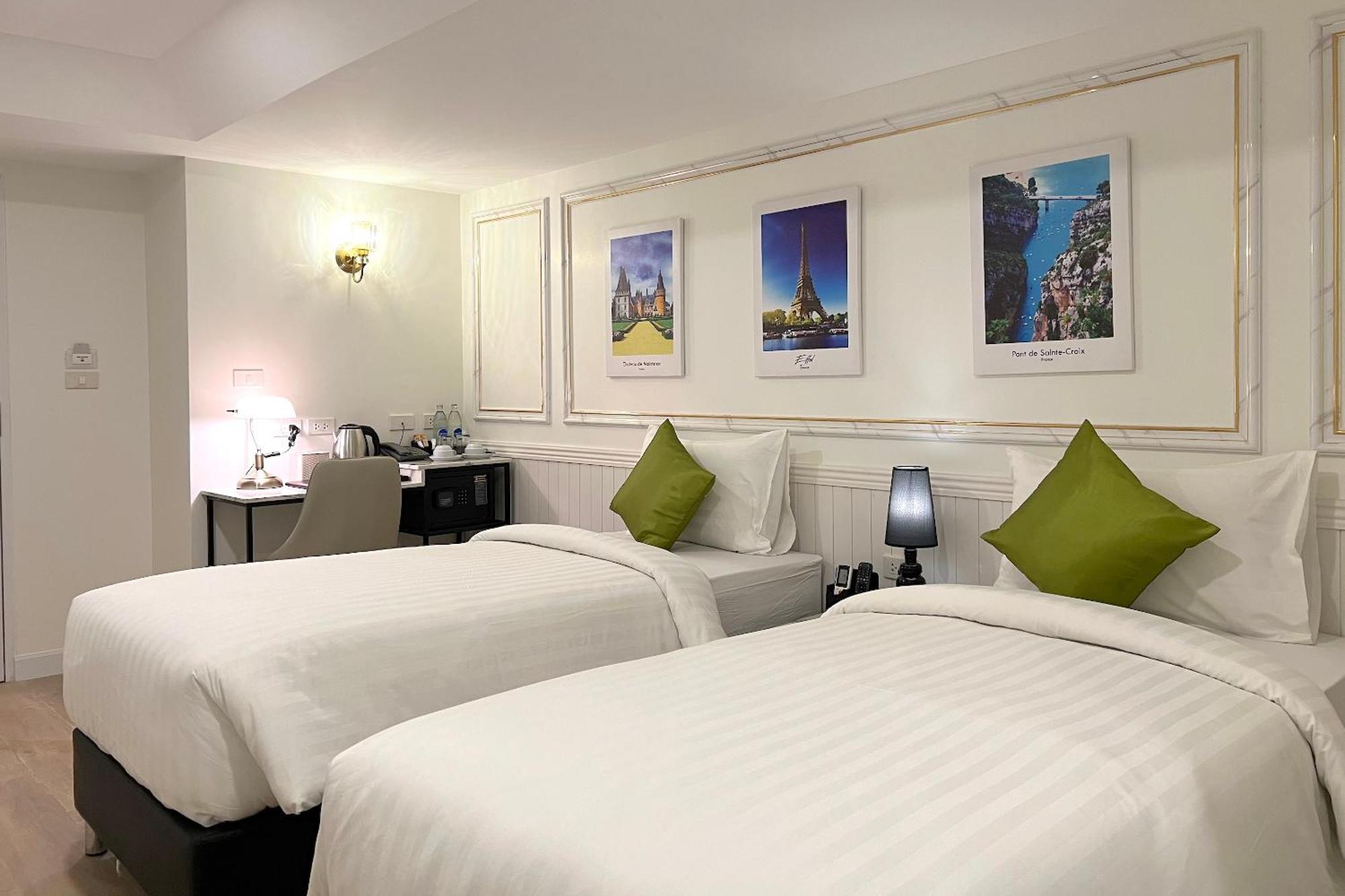 Hostel Travelier