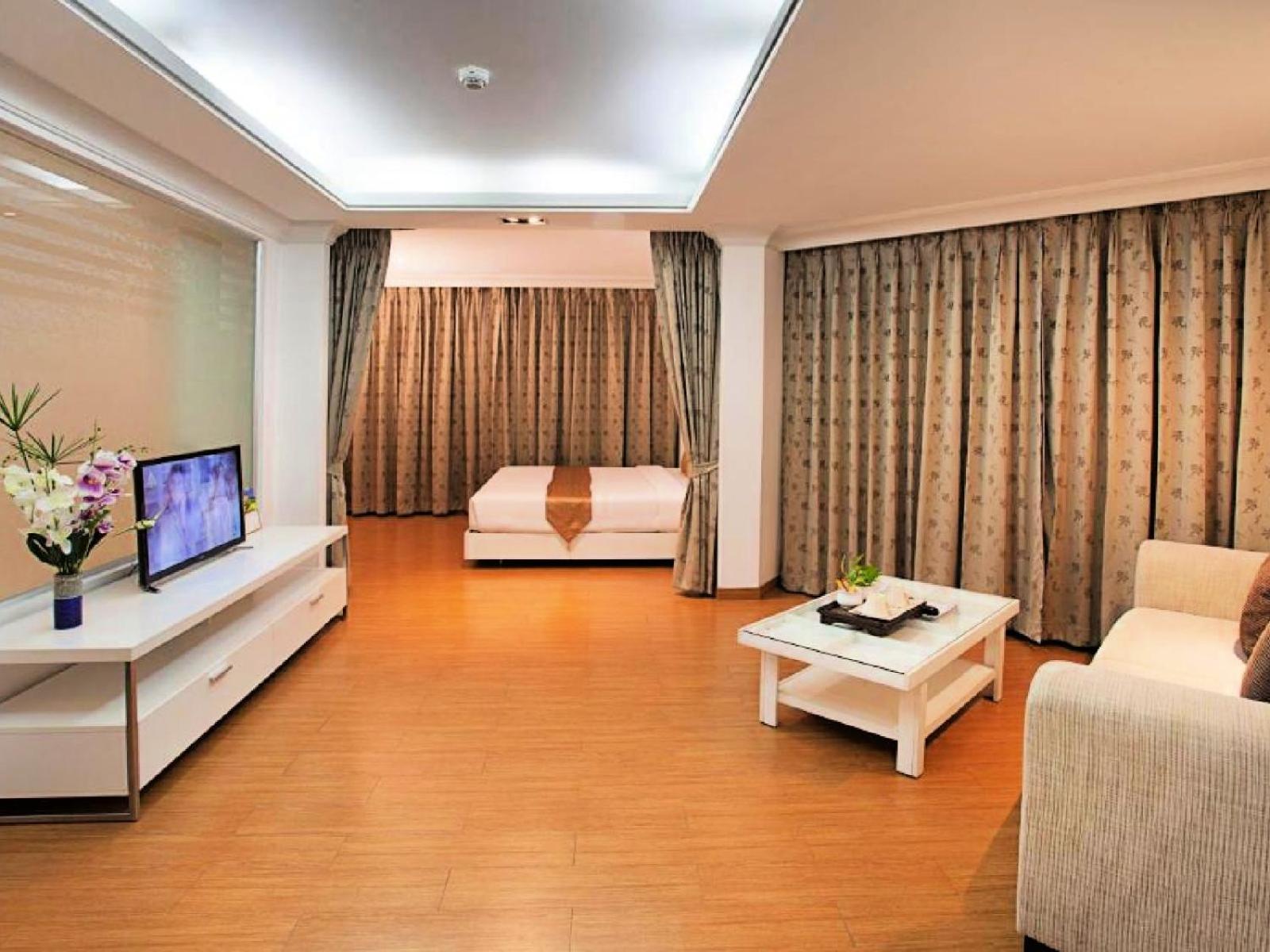 Hotel Summit Pavilion 4*