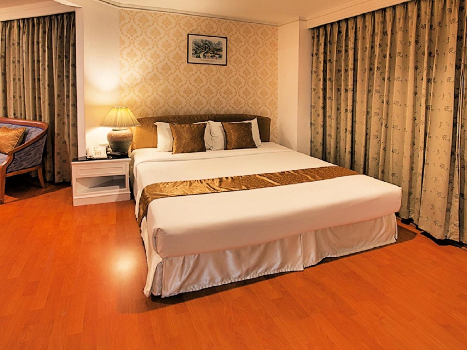 Summit Pavilion Hotel