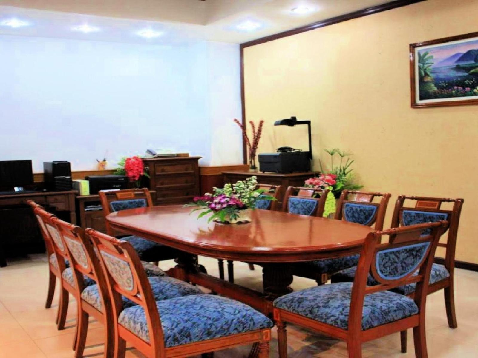 Summit Pavilion Hotel