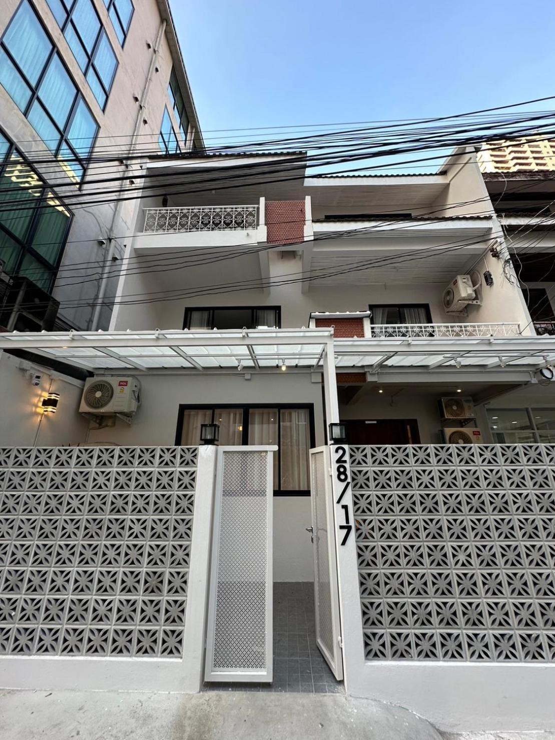 Bunya House Near Bts Asok, Terminal21 Private&cozy Holiday home Bangkok