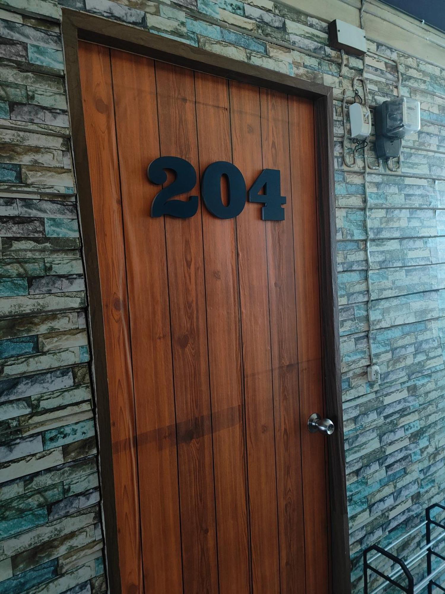Apartment 204 Olan Place Spacious With Wi-fi Near Bts Skytrain *