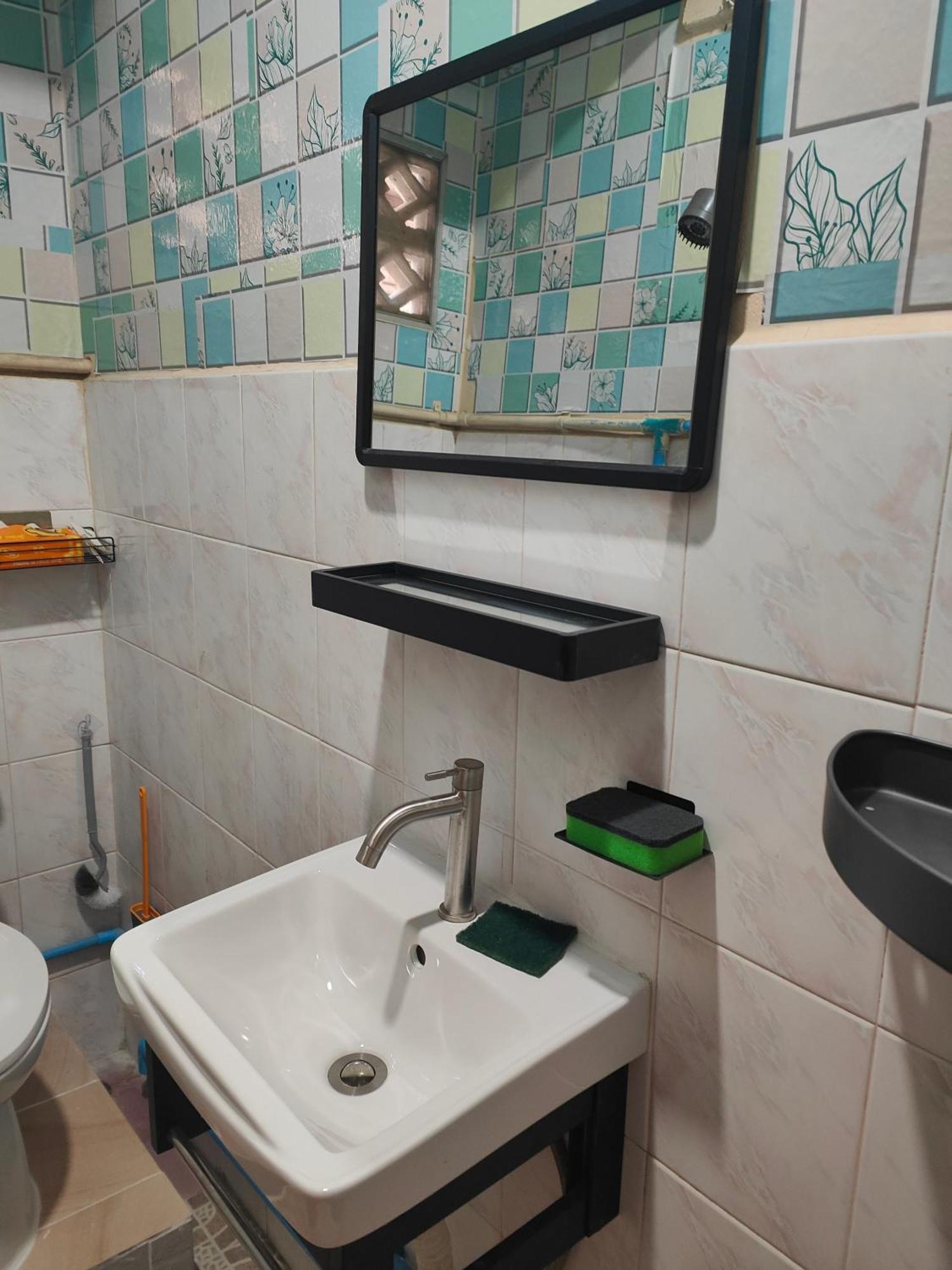 Apartment 204 Olan Place Spacious With Wi-fi Near Bts Skytrain Bangkok