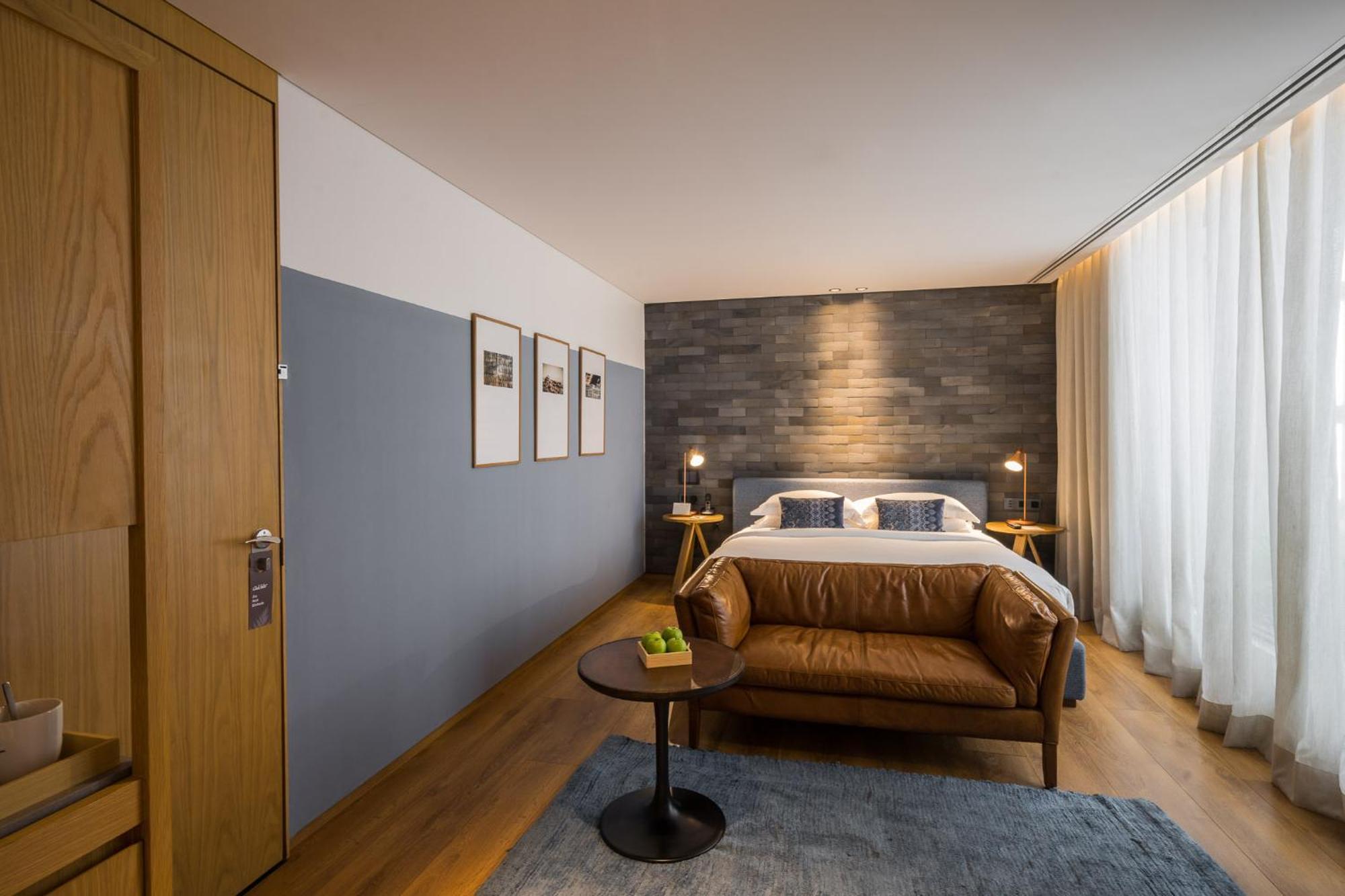 Ad Lib Hotel